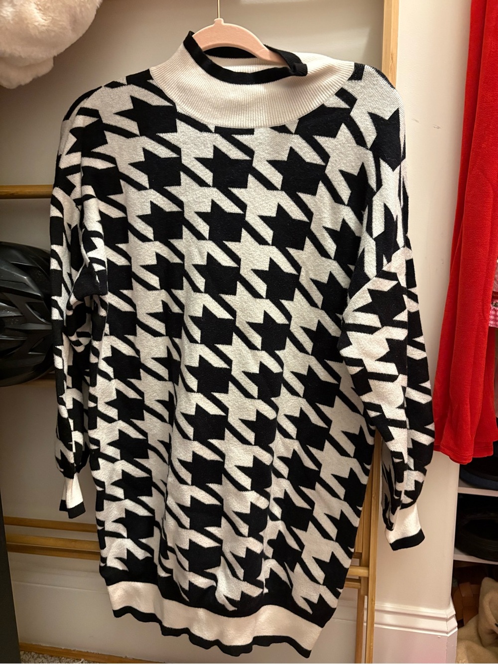 NWOT Blu Pepper Black and White Houndstooth Long Sleeve Sweater Dress
